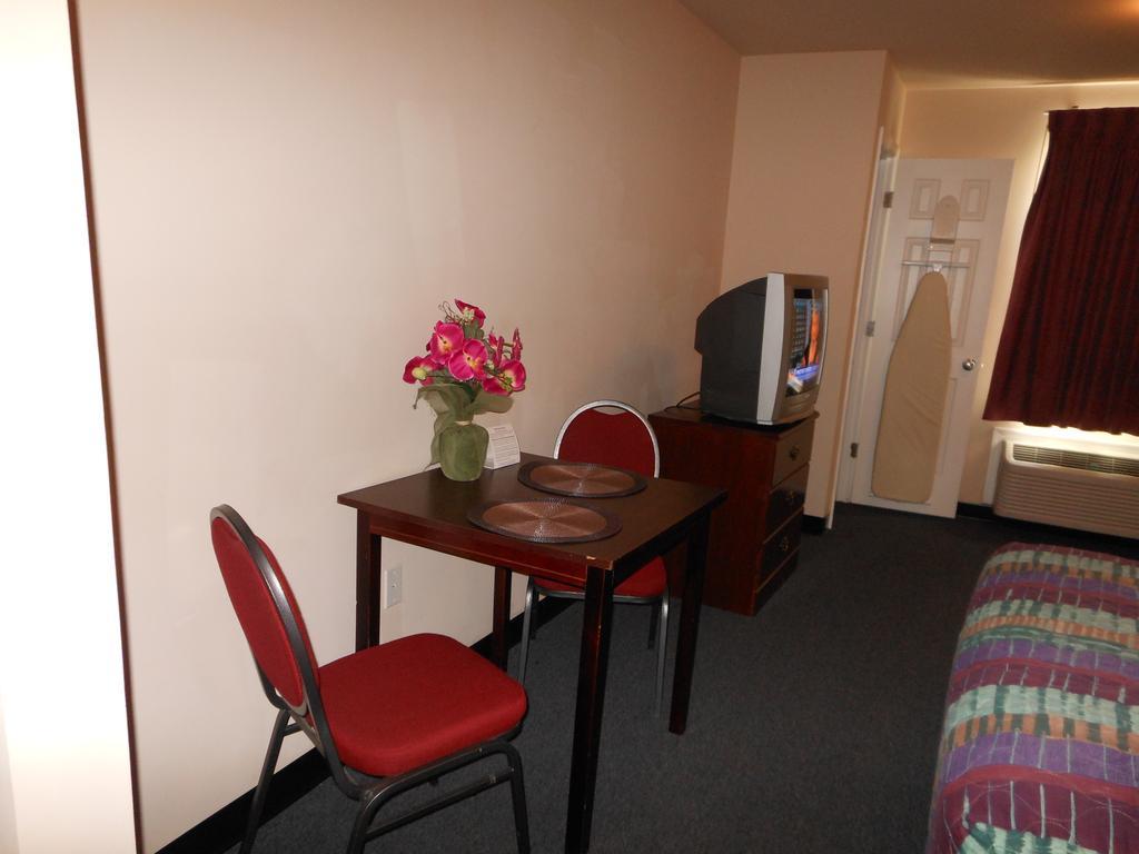 Intown Suites Extended Stay Select Hampton Va Bilik gambar
